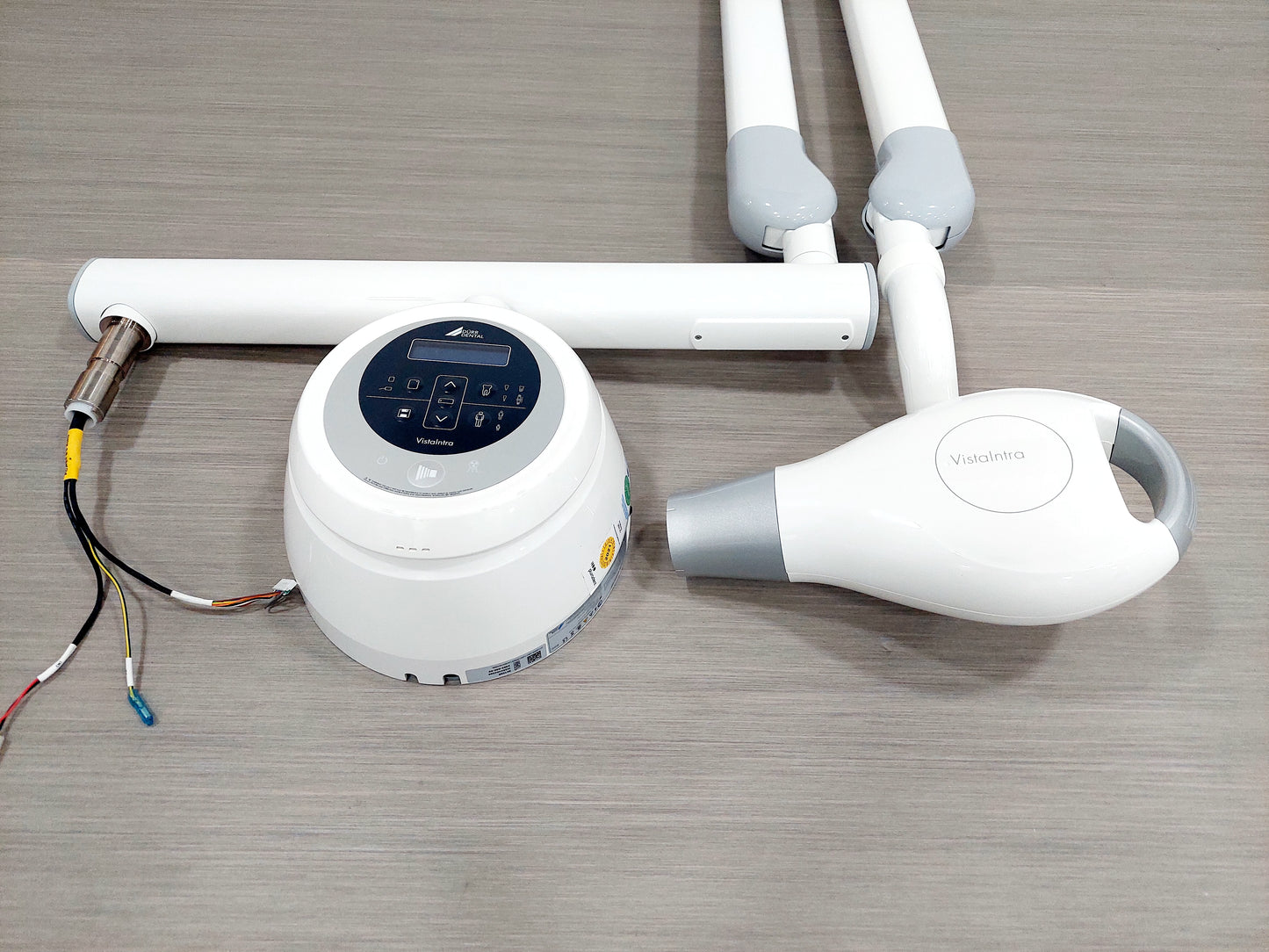 Dürr VistaIntra DC Röntgenstrahler mit mittlerem Arm