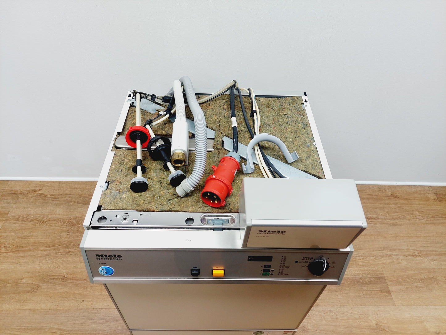 Miele Professional G7881 Thermodesinfektor Validierbar mit Körben