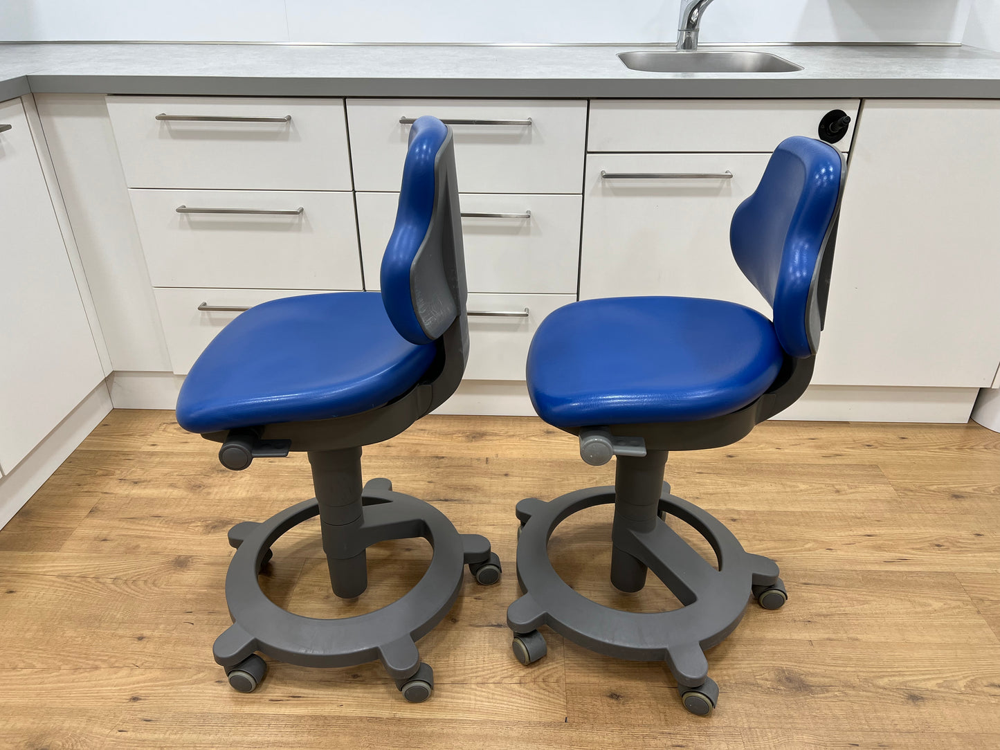 Sirona C Serie Stuhl Rollhocker Arztstuhl Hocker Behandlerstuhl  blau